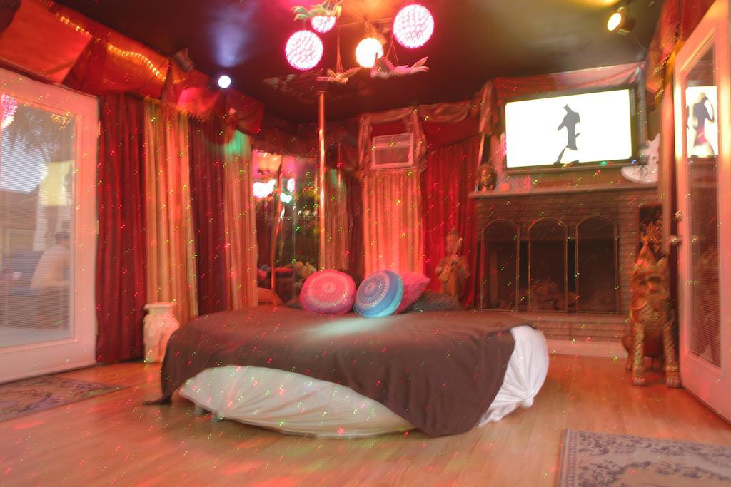 Sea Mountain Nude Resort & Spa Hotel - Adults Only Desert Hot Springs Extérieur photo